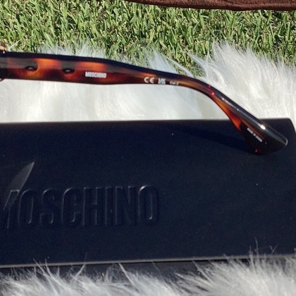 NWT Moschino 54mm Cat Eye Tortoise Shell Sunglasses with Black Leather Case